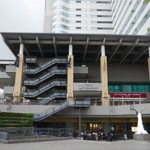 東急スクエアに囲まれています