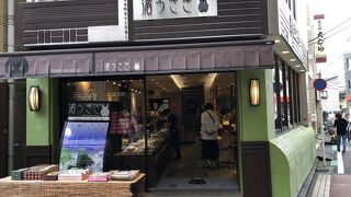 商店街の入り口にあります