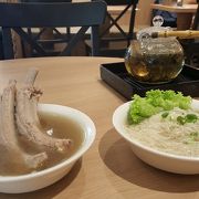 初肉骨茶でした。そして肉骨茶が好きになりました！