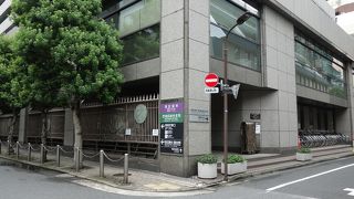 増上寺に近い大きな区役所