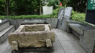 立派な石の井戸