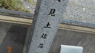 大通りからはかなり奥まったちょっと気づきにくいところに石碑がありました。