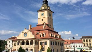 中心に有るとても広い広場です