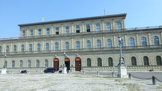 煌びやかな部屋の連続！ヴィッテルスバッハ王家の宮殿