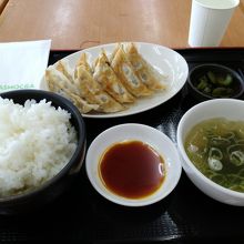 餃子定食８３０円゜