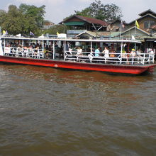 ワットアルンの渡し船です。チォオプラヤー川を横断する庶民の足