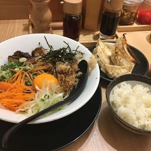 汁なし混ぜそば、餃子セット