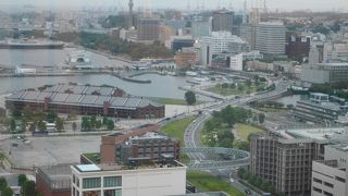 古い倉庫の名残を残しています