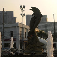 ドルフィンサークルの東側に、ジェット機も置かれている大工事が