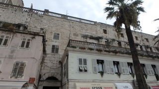 プロムナード側の門