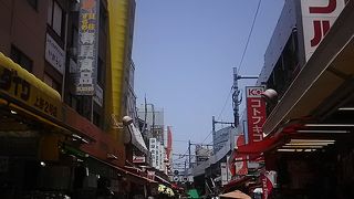 年末などかなりでテレビで登場する上野から御徒町につながるアメ横