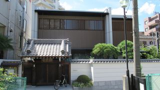 道路拡幅のため未だ移転途中と思われる寺院です