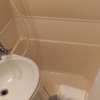 窮屈な浴室