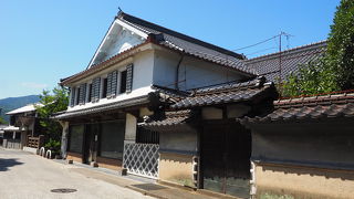 あたかも江戸時代にタイムスリップしたかのような街並み