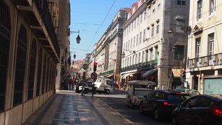 コルメシオ広場からフィゲイラ広場まで続く良く整備された大通り