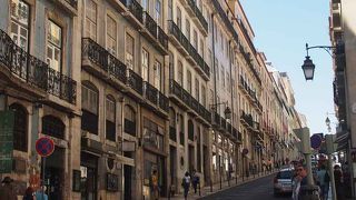 コルメシオ広場から北に続く大通り