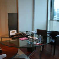 広いスイートのリビング