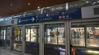 KLIA空港内の本館とサテライトを結ぶシャトルです