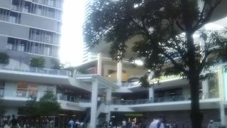 川崎の駅前にある大きなショッピングセンター