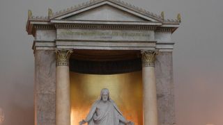 真っ白な聖母教会