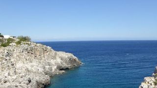 絶景の湾は遊泳できます