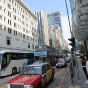 九龍側のメインストリート、渋滞してます。バスが多い。