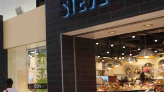 スティーブ マデン (ドルフィン モール店)