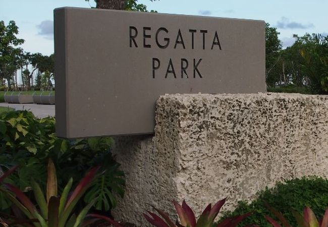 芝生の綺麗なジョギングに最適な広々とした公園