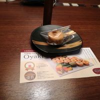 テーブルにあった、ホテルオリジナルのお菓子