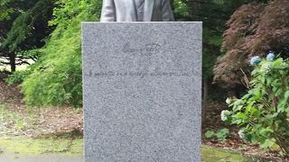 奥まった場所にひっそりとあります