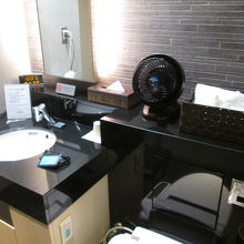 羽田空港国際線 ANAラウンジ (110番ゲート付近)