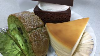 凝っているケーキがずらりと並んでいました。