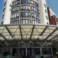 古くて大きなホテルです。