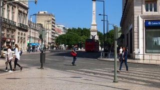 ロシオ広場の北から伸びる短い道にある小さな空間