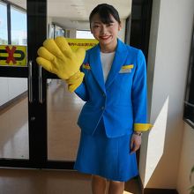 奄美空港で、お見送りのCAさん