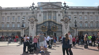 人が多く、ゆっくり見学できない