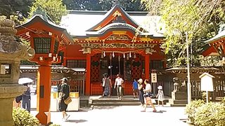 (中津宮)美しい弁天様にあやかって美人祈願のパワースポットとしても人気があります。