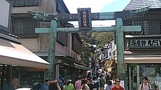 (江島神社)島内にある三つの宮（辺津宮・中津宮・奥津宮）を総称です