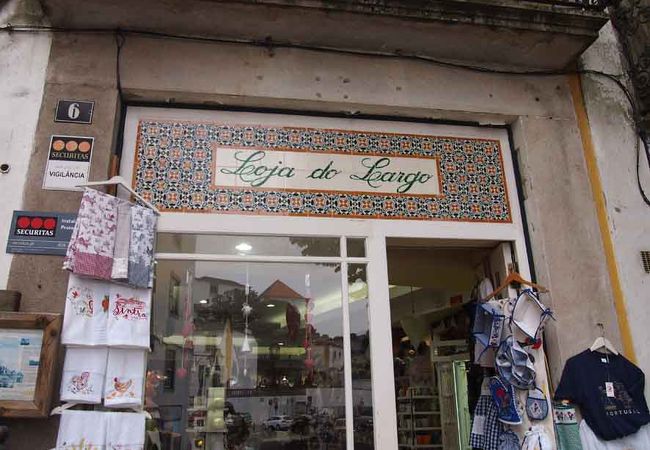 シントラ旧市街にある品揃えの良いスーベニアショップ