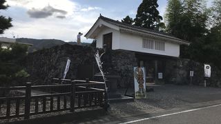 岐阜県の城跡巡り：竹中氏陣屋跡、櫓門・石垣・堀跡