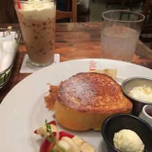 ドリンクまでいれると1700円ですわ。。