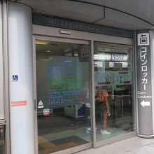 駅前の便利な場所にある