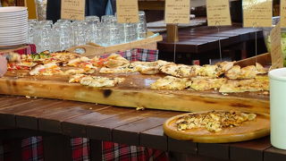 混雑していますが、回転は速いと思います。