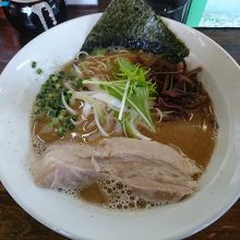 魚介とんこつスープがクセになります