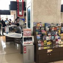 到着ロビー出てすぐ