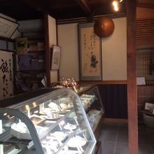 侘び寂びの世界が凝縮された佇まいの店内