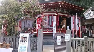 (奉安殿)日本三大弁財天のひとつとして有名な裸弁財天が安置されています