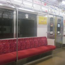 基本的にロングシートがメインとなります