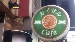 大久保通りのカフェ