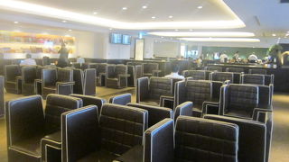 プチ贅沢を味わいたい際に、ファーストクラス搭乗で利用すると良いです